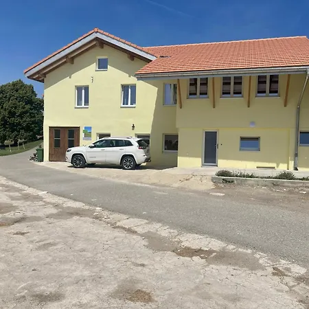 Mont-crosin, Chez Les Quadeurs 아파트